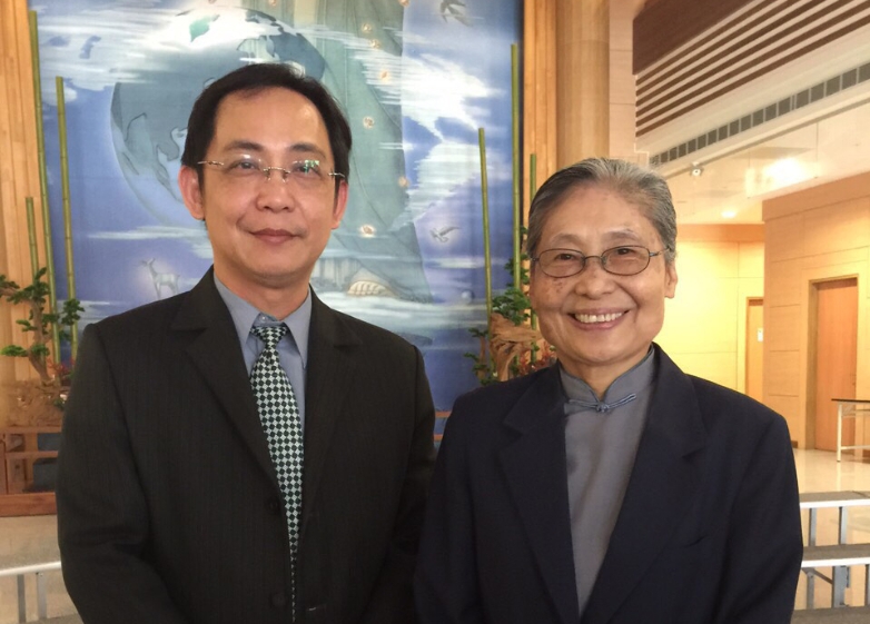 左：國璽幹細胞公司莊明熙董事長，右：慈濟基金會林碧玉副總執行長
